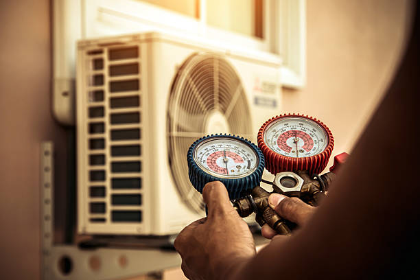 Professional Hvac technician working in Somis, CA